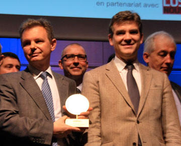 Antoine Mauguin reçoit le Prix national Innovation Industrielle 2013 des mains de Arnaud Montebourg
